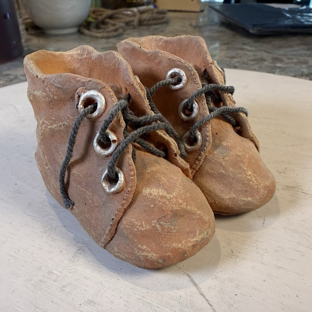Keypoint Resin Moccasins Baby Shoes brown Ties 3.5" X 2" figure Vintage Orig box